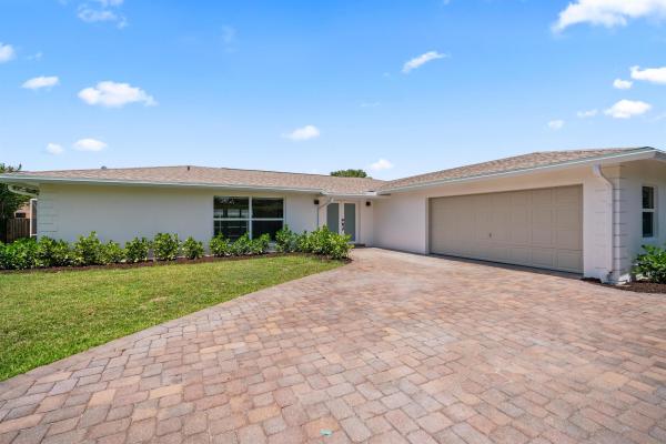 Tequesta Country Club, 77 Fairview, Tequesta, Florida 33469, image 1