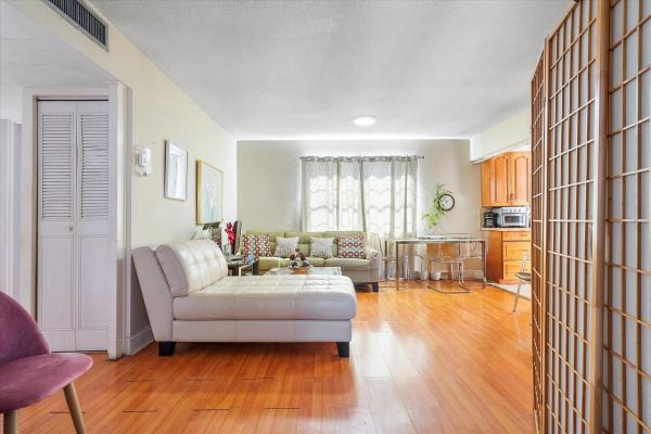 Casa Bona, 714 NE 10th St #205, Hallandale Beach, Florida 33009, image 1
