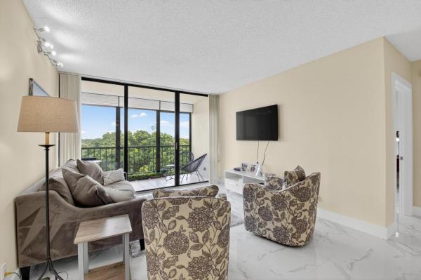 Willow Wood Midrise At Boca Country Club, 6895 Willow Wood Dr #1076, Boca Raton, Florida 33434, image 1