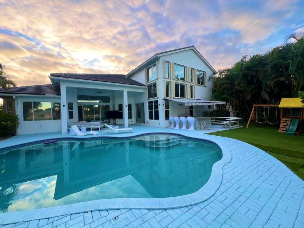 Marina Bay Estates, 11910 Osprey Point Cir, Wellington, Florida 33449, image 1