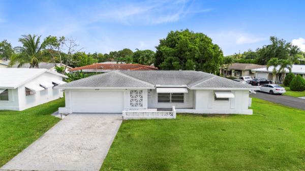 Mainlands Of Tamarac Lakes, 7011 NW 58th St, Tamarac, Florida 33321, image 1