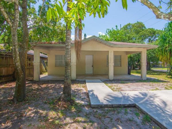 605 Dundas Ct, Fort Pierce, Florida 34950, image 1