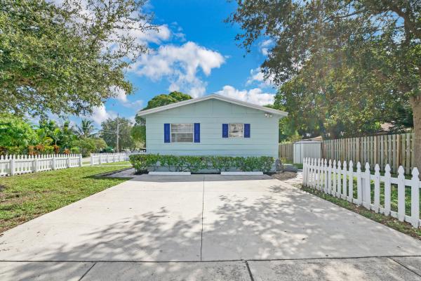 Atlantic Gardens Delray, 201 SW 11th Ave, Delray Beach, Florida 33444, image 1