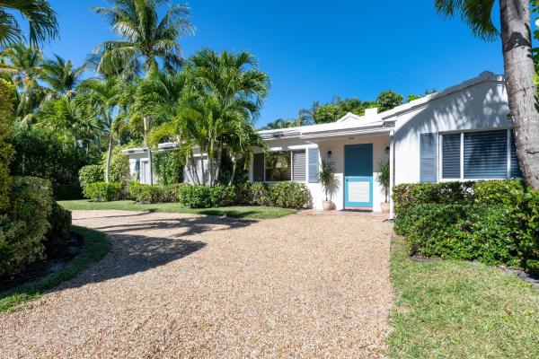 Manana Estates, 217 Debra Ln, Palm Beach, Florida 33480, image 1