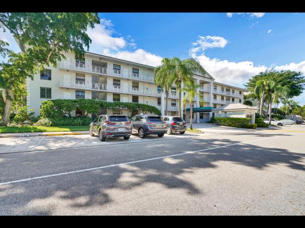 Whitehall, 3636 Whitehall Dr #401, West Palm Beach, Florida 33401, image 1