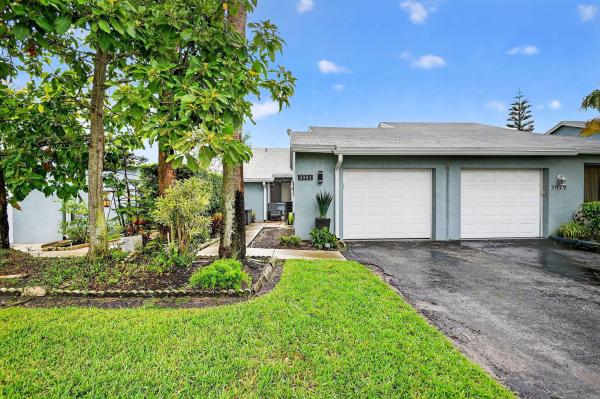Island Club, 3981 Island Club Cir, Lake Worth Beach, Florida 33462, image 1