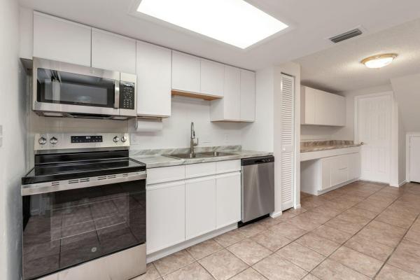 Pinehurst Gardens Townhouses, 4330 Lilac St #F, Palm Beach Gardens, Florida 33410, image 1