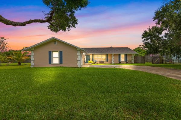 Sandalwood Estate, 105 Sandalwood Dr, Fort Pierce, Florida 34947, image 1