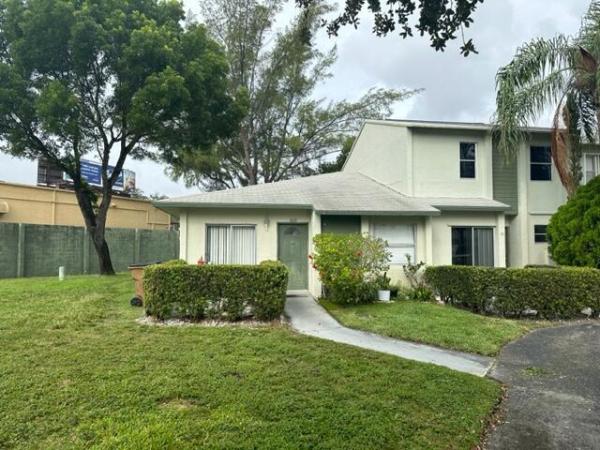 Crystal View Townhomes, 860 Crystal Lake Dr, Deerfield Beach, Florida 33064, image 1