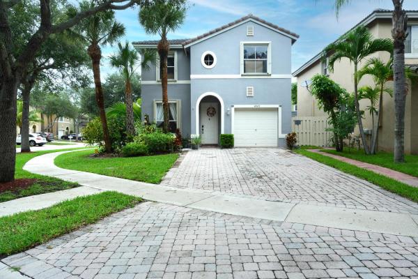 Tahoe At Lakes Of Laguna, 4043 Lake Tahoe Cir, West Palm Beach, Florida 33409, image 1