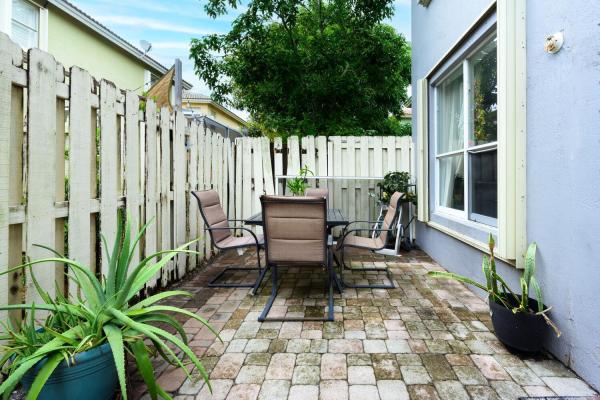 Tahoe At Lakes Of Laguna, 4043 Lake Tahoe Cir, West Palm Beach, Florida 33409, image 1