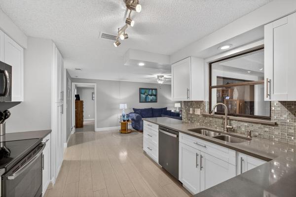 Le Chalet, 8443 Raymond Dr, Boynton Beach, Florida 33472, image 2