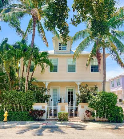 Pineapple Village North, 602 S Federal Hwy #16, Lake Worth Beach, Florida 33460, image 1