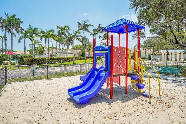 Banyan Oakridge, 4985 SW 32nd Ter, Dania Beach, Florida 33312, image 2