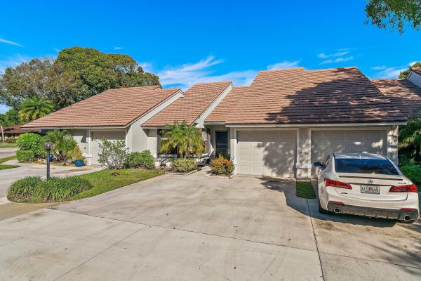 Villas Of Glengary, 801 Kintyre Ct, Palm Beach Gardens, Florida 33418, image 1