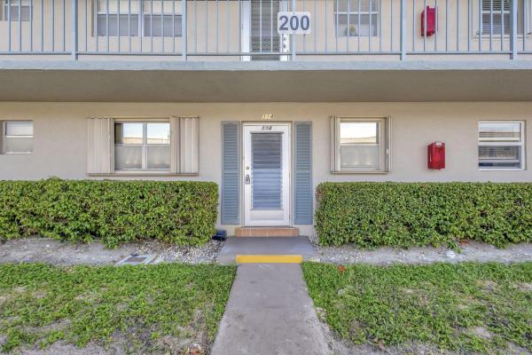 114 Oxford 200, West Palm Beach, Florida 33417, image 1
