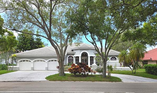 The Fairways At Eagle Trace, 1811 Eagle Trace Blvd, Coral Springs, Florida 33071, image 1
