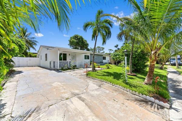Lake Osborne Estates, 5574 Lake Geneva Dr, Lake Worth Beach, Florida 33461, image 1