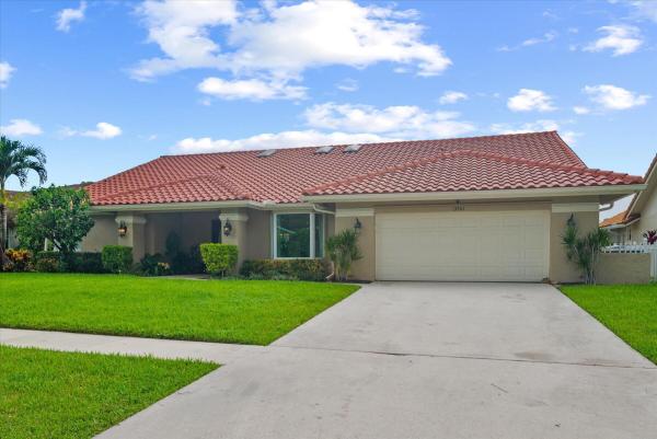 Sugar Pond Manor, 13501 Barberry Dr, Wellington, Florida 33414, image 1