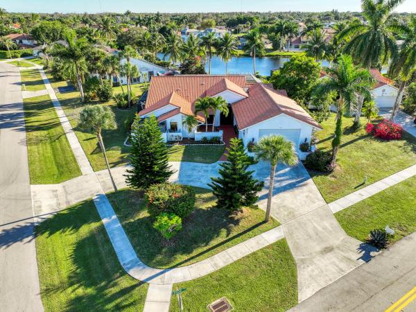 Amesbury Circle Of Greenview Shores 2, 12820 Leeds Ct, Wellington, Florida 33414, image 1