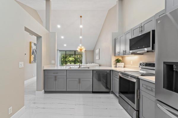 Briarwood At Eastpointe Country Club, 6944 Briarlake Cir #203, Palm Beach Gardens, Florida 33418, image 1