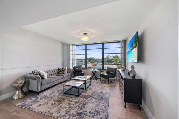 Whitehall, 3716 Whitehall Dr #405, West Palm Beach, Florida 33401, image 2