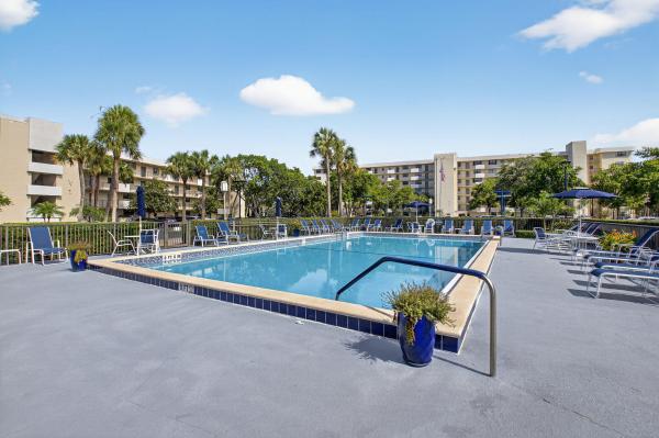 The Palms Of Deer Creek, 2430 Deer Creek Country Club Blvd #701-2, Deerfield Beach, Florida 33442, image 3