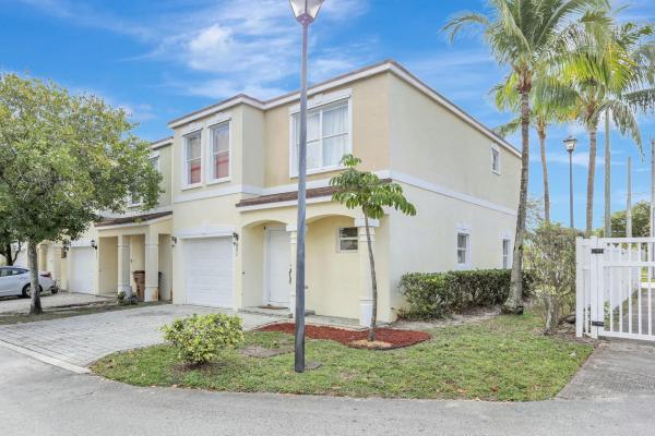 Palm Village, 901 SW 15th St, Deerfield Beach, Florida 33441, image 1