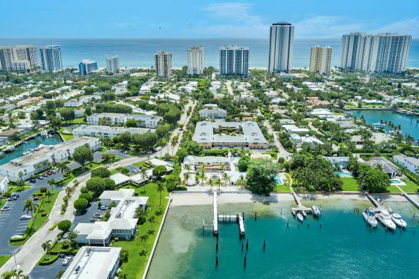 Yacht Harbor Estates, 3025 Lake Dr, Riviera Beach, Florida 33404, image 1