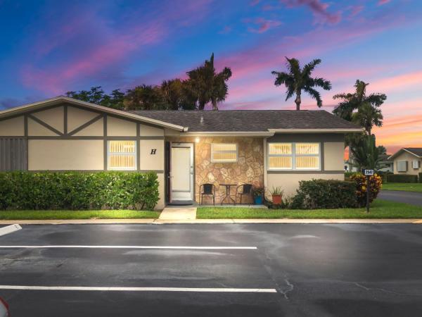 Emory At Cresthaven Villas, 2547 W Emory Dr #H, West Palm Beach, Florida 33415, image 1