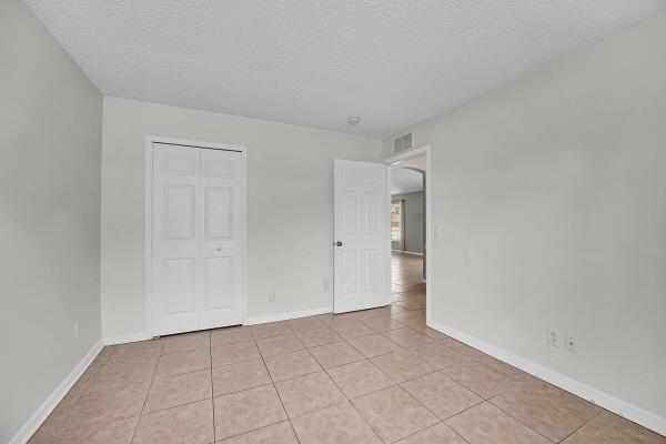 Riverview, 933 SE Caravan Ave, Port St. Lucie, Florida 34983, image 2