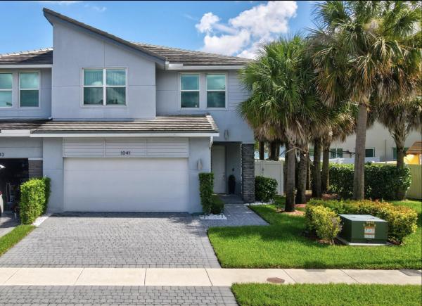 Veleiros At Crystal Lake, 1041 Rio Ct, Deerfield Beach, Florida 33064, image 1