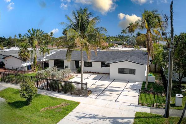 1860 NE 199th St, Unincorporated Dade County, Florida 33179, image 1