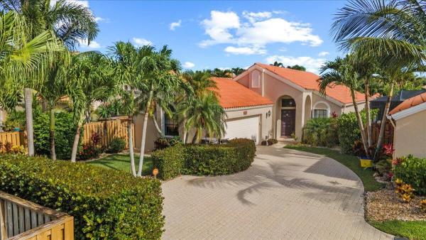 La Lique At Crystal Pointe, 2657 La Lique Cir, Palm Beach Gardens, Florida 33410, image 1