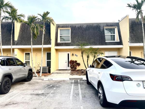 Pelican Point At Boynton Beach, 606 SW 1st St, Boynton Beach, Florida 33435, image 1