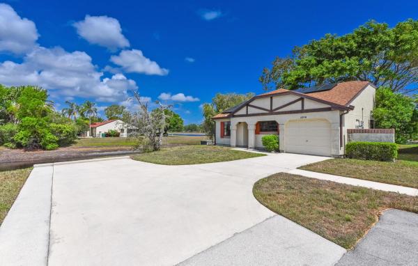 Walton Court, 2210 SE Brekenridge Cir, Port St. Lucie, Florida 34952, image 1