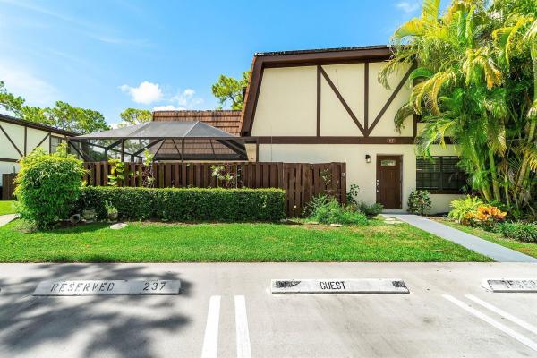 Weybridge Townhomes, 117 Weybridge Cir #A, Royal Palm Beach, Florida 33411, image 1