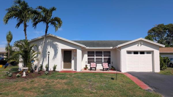 Lucerne Lakes North, 7116 Pine Bluff Dr, Lake Worth Beach, Florida 33467, image 1