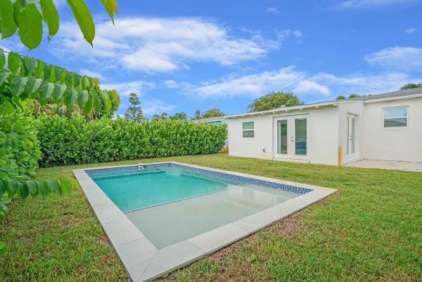 Homewood, 340 Summa St, West Palm Beach, Florida 33405, image 1