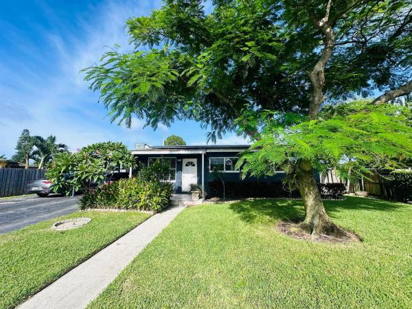 Lantana Heights, 1020 S 14th Ct, Lantana, Florida 33462, image 1