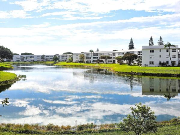 265 Wellington J #265, West Palm Beach, Florida 33417, image 1