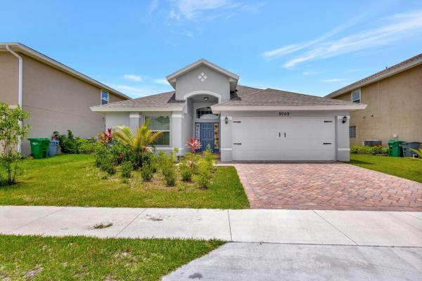 Morningside Palm Breezes Club, 9709 Starboard Dr, Fort Pierce, Florida 34945, image 1
