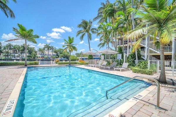 1035 Spanish River Rd #213, Boca Raton, Florida 33432, image 1