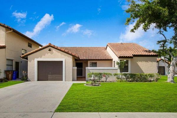 Columbia Square, 45 Columbia Ct, Deerfield Beach, Florida 33442, image 1