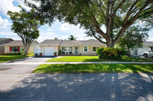 Saddlebrook, 9825 Spanish Isles Dr, Boca Raton, Florida 33496, image 1