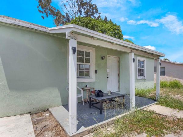 Riviera Beach Heights, 570 W 3rd St, Riviera Beach, Florida 33404, image 1