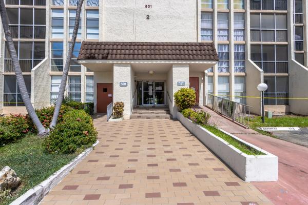 De Soto Park South, 501 Three Islands Blvd #309, Hallandale Beach, Florida 33009, image 1