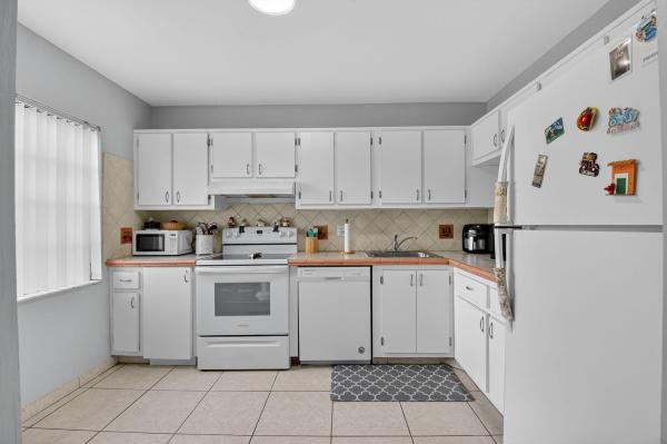 21214 Lago Cir, Boca Raton, Florida 33433, image 3