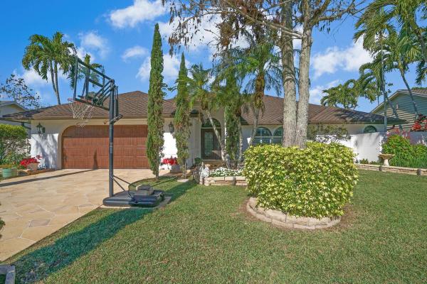 Wiltshire Village Of Greenview Shores 2, 1313 Brampton Cv, Wellington, Florida 33414, image 1