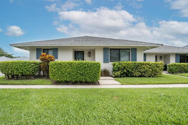 Club Cottages, 101 Club Dr, Palm Beach Gardens, Florida 33418, image 1